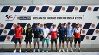 Para pembalap mengikuti acara jelang balapan MotoGP India di Sirkuit Internasional Buddh hari Kamis (21/09/2023). (Money SHARMA / AFP)