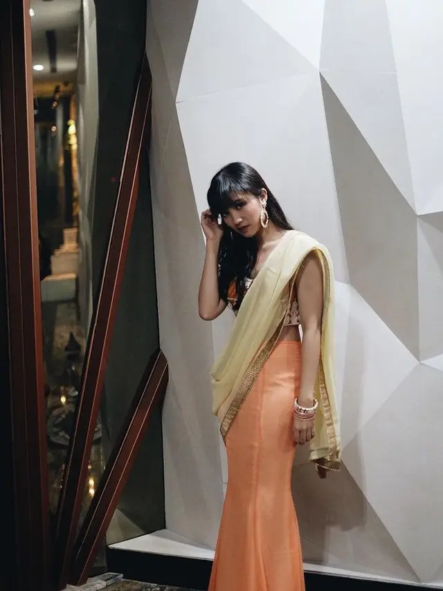 Gaya Febby Rastanty Kenakan Pakaian India (sumber: instagram/febbyrastanty)