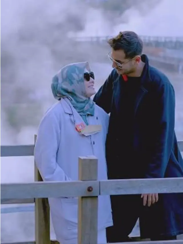 6 Potret Boy Hamzah dan Rina Amalia, Istri Ingin Lepas Hijab Usai Disebut Tua