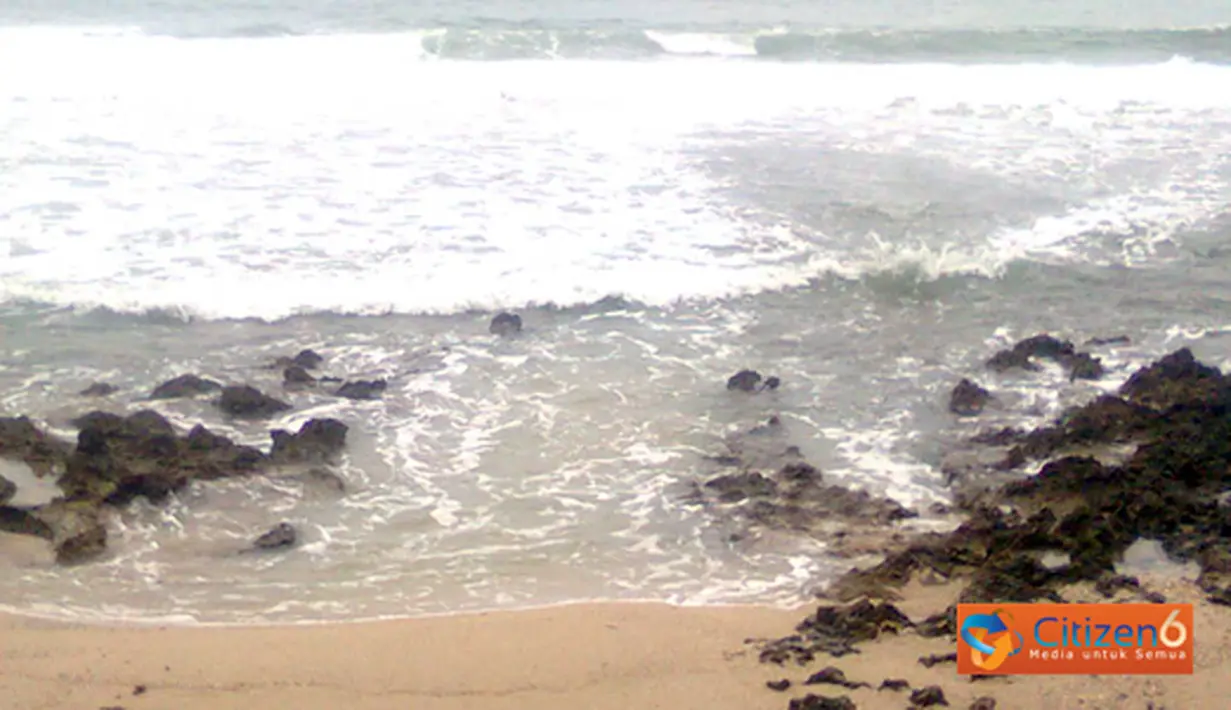 Citizen6, Garut Selatan: Pantai Ranca Buaya terletak di Kampung Sembah, Desa Wangunjaya, Kecamatan Bungbulang, Kabupaten Garut Selatan. Panatai ini memiliki keindahan yang tidak kalah dengan pantai lainnya. (Pengirim: Imam Khaerussalam)