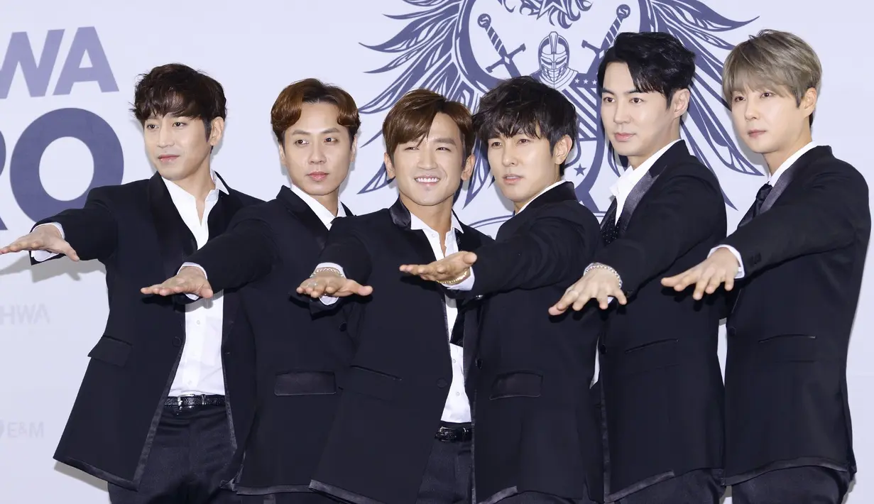 Shinhwa pernah dijadwalkan untuk tampil di Indonesia pada 2013 silam. Akan tetapi acara itu dibatalkan oleh pihak penyelenggara dari Korea Selatan. (Foto: Soompi.com)