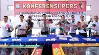 Konferensi pers pengungkapan kasus perjudian dengan puluhan tersangka sejak awal Agustus oleh Polda Riau. (Liputan6.com/M Syukur)