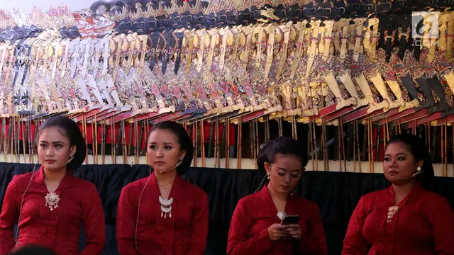 FOTO: Ketika Dalang Ki Anom Mainkan Wayang Kulit Lakon Bima Jumeneng Guru Bangsa