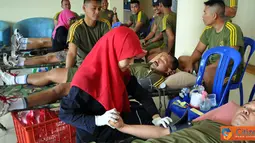 Prajurit Denmako Pasmar-1 Sumbangkan Darah