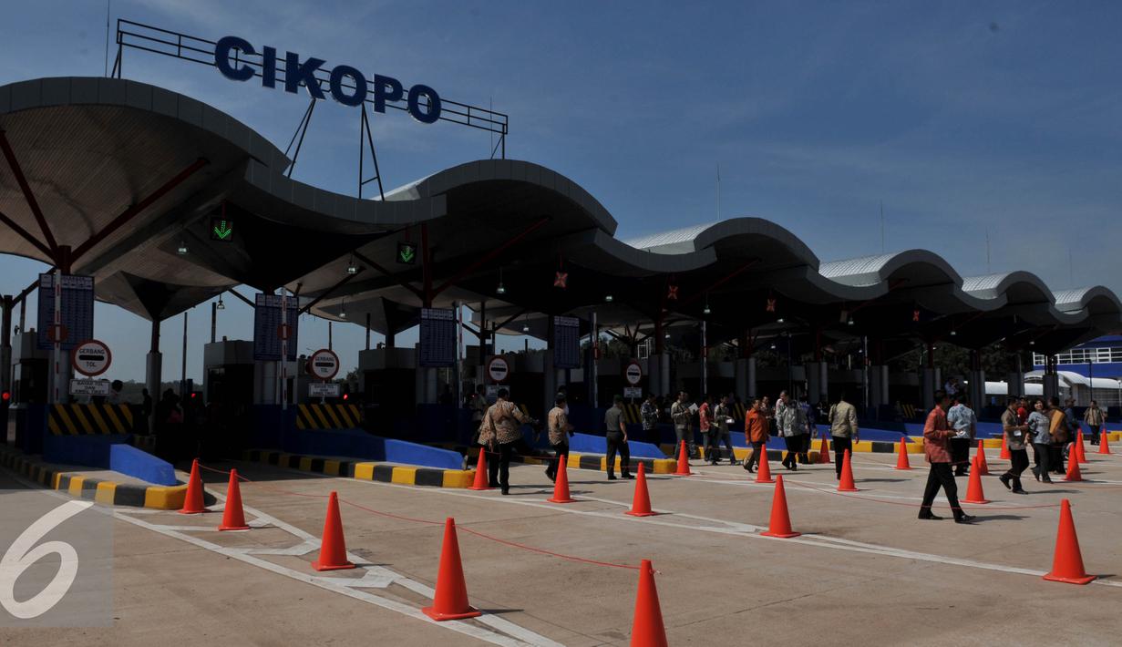 Sejumlah loket pembayaran di jalan tol Cikopo-Palimanan siap di operesikan, Jawa Barat, Sabtu (13/6/2015). Sesuai Keputusan Menteri PUPR, usai peresmian jalan tol akan dibuka untuk sosialisasi tanpa tarif selama minimum 7 hari. (Liputan6.com/Johan Tallo)