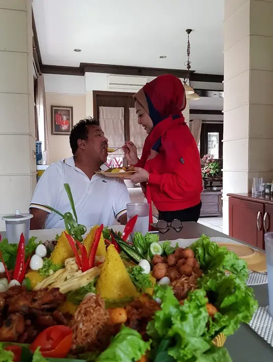 Rano Karno dan Istri (Instagram/dewiranokarno)