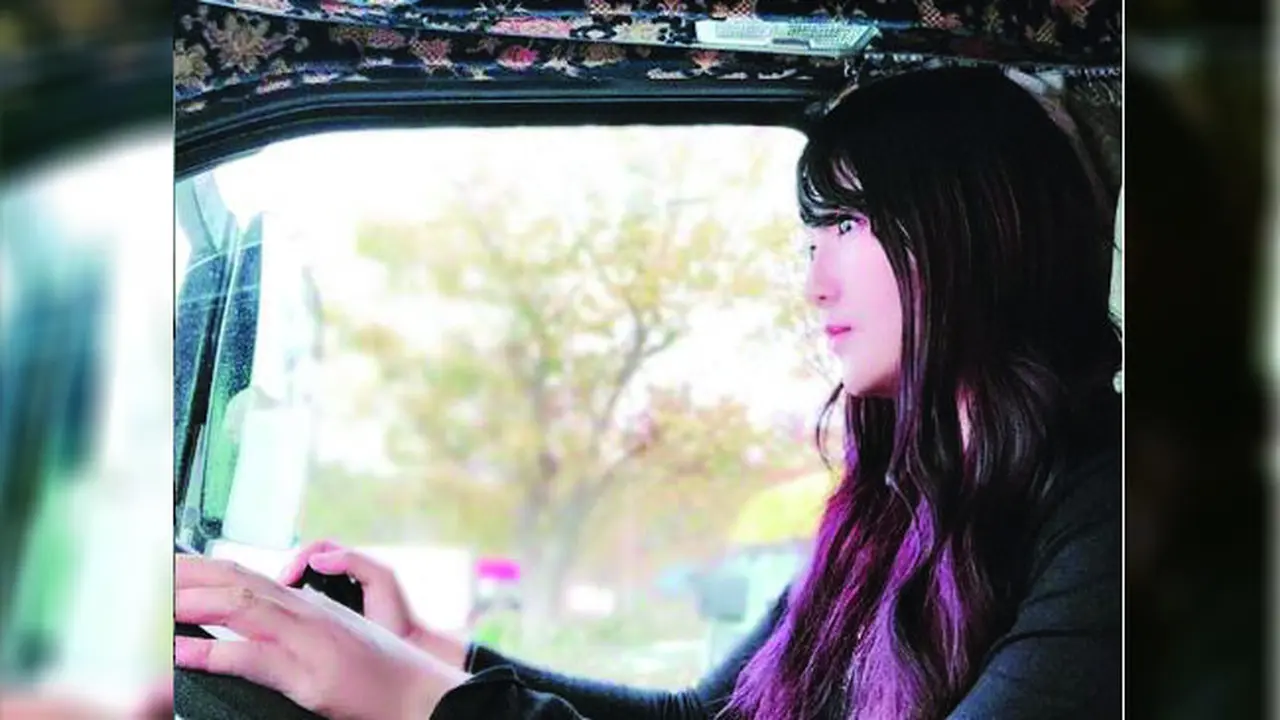 Pengemudi Truk Cantik