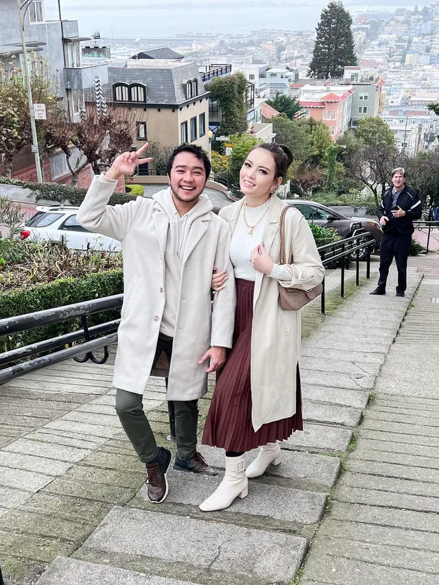 Hampir 3 Tahun Pacaran, Ini 6 Potret Terbaru Abash Mantan Lucinta Luna Bareng Kekasih