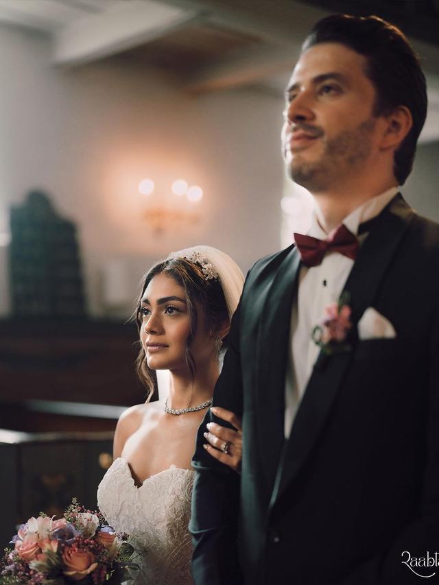 Pemberkatan nikah Bintang Uttaran Sreejita De dengan MIchael Blohm Pape (Photo shot by @raabta.studios, taken from @sreejita_de via Instagram)