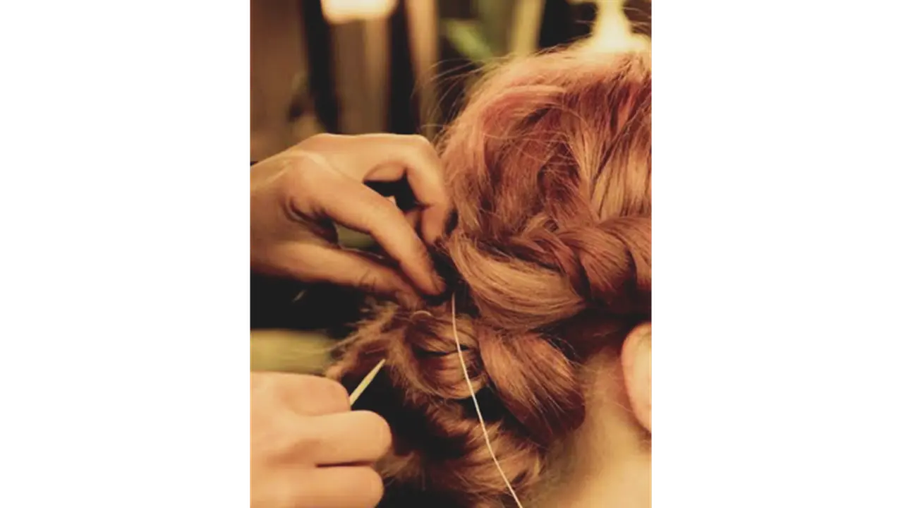 Pernah Mendengar Tren Kecantikan Menjahit Rambut?