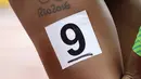 Tato pelari asal Brasil, Rosangela Santos dengan logo Olympiade saat mengikuti lari estafet 4x100m putri pada World Athletics Championships, London (12/8/2017). (AP/David J. Phillip)