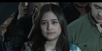 Ganteng Ganteng Serigala pindah jam tayang menjadi sedikit lebih malam. Hal itu membuat Prilly Latuconsina sedikit kecewa.