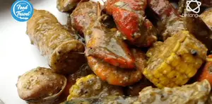 Kalau berkunjung di Cranky Crab, jangan lupa coba menu Crab Mix Bag with Mantau Lemon Pepper. 