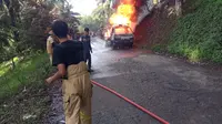 Mobil Pick-Up Pengangkut BBM Terbakar di Sukabumi, Damkar Sempat Sulit Padamkan Api