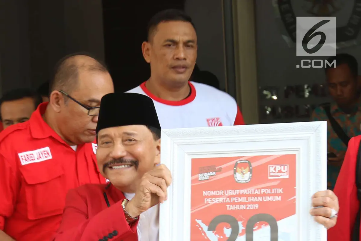 Senyum Semringah Hendropriyono Saat Dapat Nomor Urut 20
