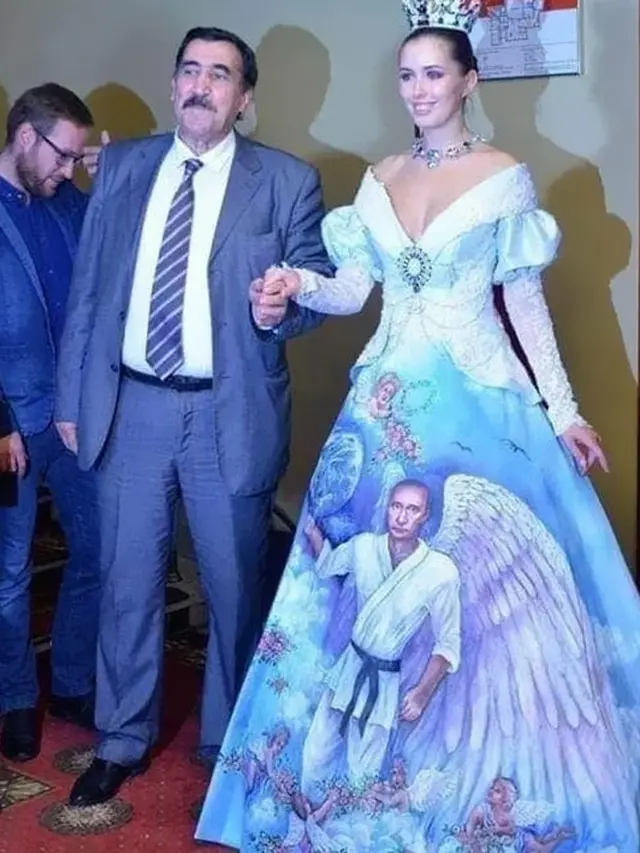 8 Potret Fashion Gagal Keren Ini Malah Bikin Ngakak