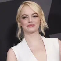 Kabar bahagia kembali datang dari sosok cantik Emma Stone. Setelah putus dengan Andrew Grafield dan dikabarkan balikan, ternyata Emma memiliki seorang kekasih baru yang berprofesi sebagai sutradara. (AFP/Valerie Macon)