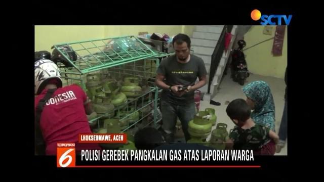 Sejumlah warga di Lhokseumawe, Aceh, mengamuk dan mendobrak pintu untuk mendapatkan gas elpiji 3 kg yang ditimbun oleh sebuah pangkalan tabung gas.