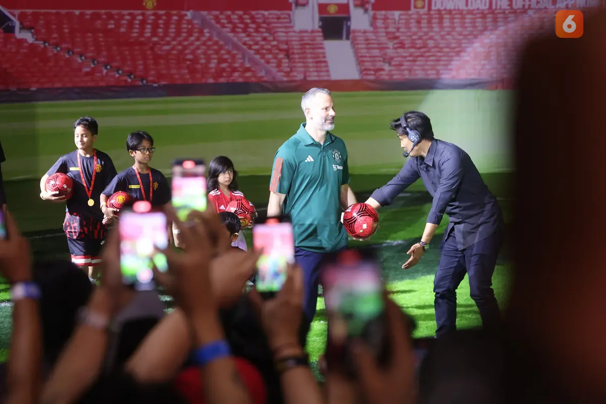 Foto: Ryan Giggs Sapa Para Fans di Indonesia dalam Peluncuran Kartu Kredit Maybank yang Berkolaborasi dengan Manchester United