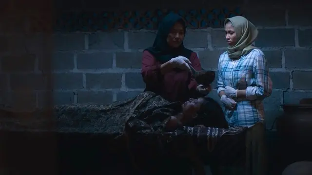 Aghniny Haque di film Pemandi Jenazah (Istimewa)