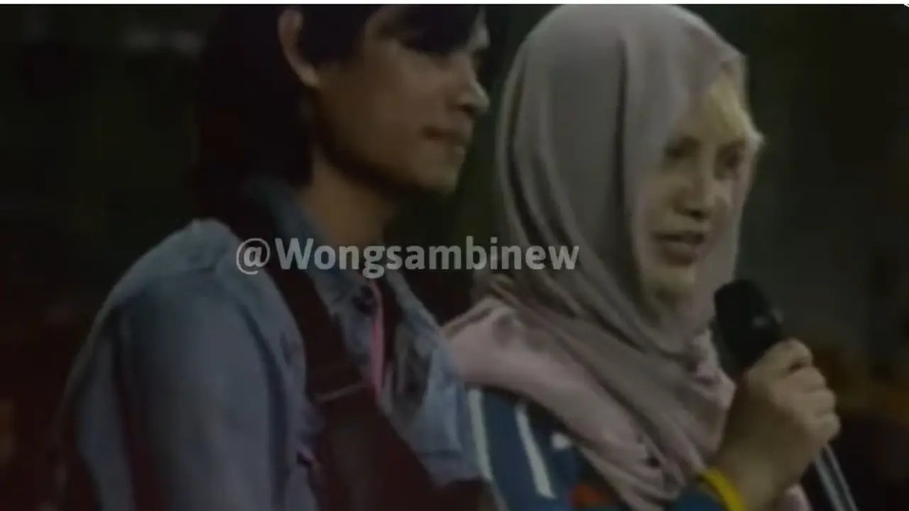 Jemaah wanita Gus Iqdam asal Turki (SS: YT Wong Sambi New)
