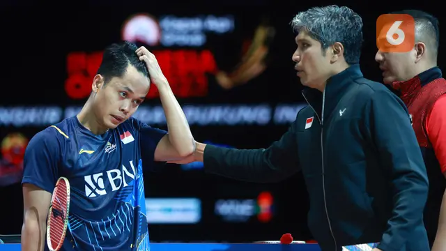 Foto: Ekspresi Anthony Sinisuka Ginting Ketika Dikalahkan Viktor Axelsen di Final Indonesia Open 2023