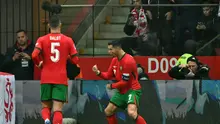 Penyerang Timnas Portugal, Cristiano Ronaldo, mencetak gol ke gawang Polandia dalam laga UEFA Nations League, Minggu (13/10/2024) dini hari WIB. (Sergei GAPON / AFP)