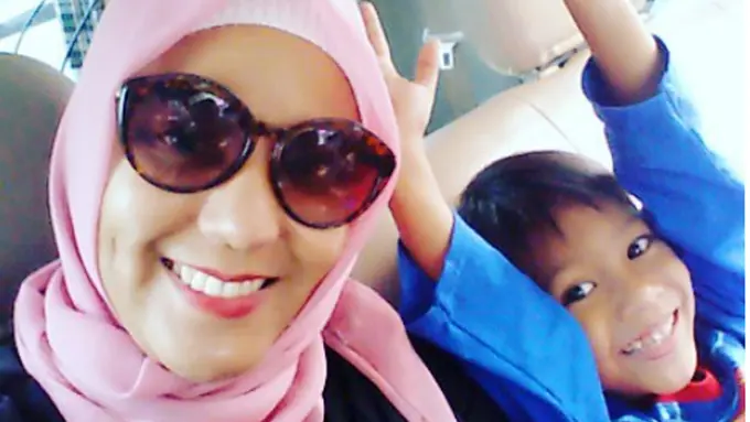 [Bintang] Renita Sukardi dan anak