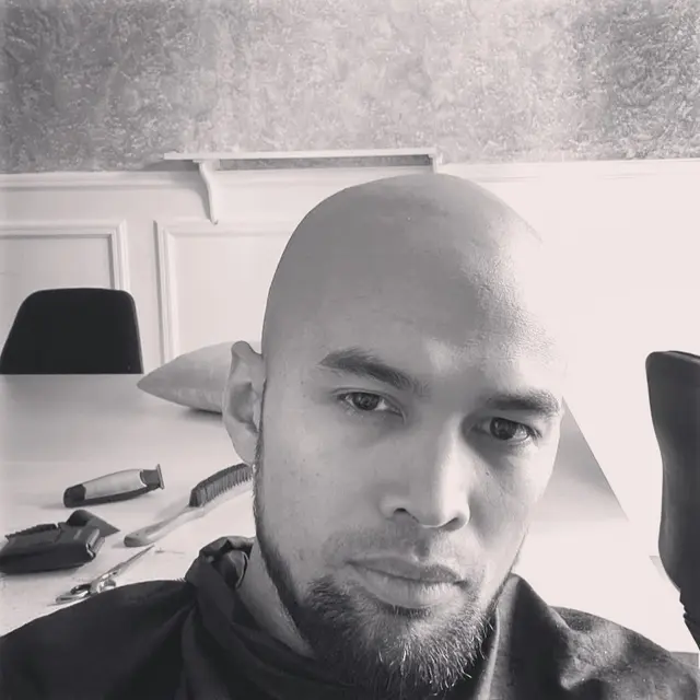 Teuku Wisnu Tampil Botak