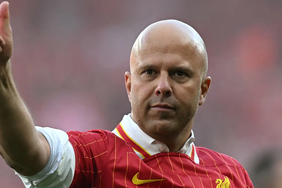 Foto: Bawa Liverpool Juara Liga Inggris di Musim Perdananya, Arne Slot Berikan Terima Kasih ke Jurgen Klopp
