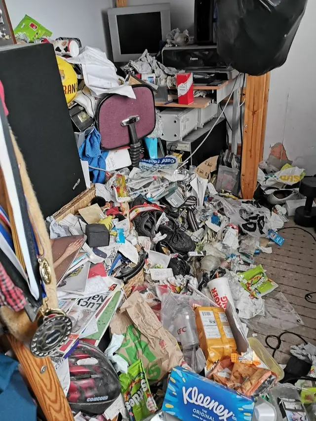 8 Potret Kamar Tidur Paling Berantakan, Bikin Geli Lihatnya