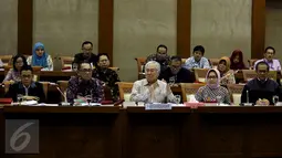 Menteri Perdagangan, Enggartiasto Lukita dan jajaranya saat rapat kerja dengan Komisi VI DPR di Komplek Parlemen, Senayan, Jakarta, Selasa (14/2). Rapat tersebut membahas harga cabe dan daging sapi yang sempat melonjak tinggi. (Liputan6.com/Johan Tallo)