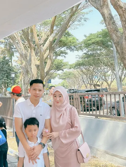 <p>Perempuan kelahiran Cirebon 27 tahun silam itu sempat menanyakan kepada sahabatnya kenapa dirinya yang harus mendampingi Ikram Rosadi. "Gua percaya dia ci, dia kaya abang gua sendiri, baik banget gua bersaksi dia orang baik." lanjut Larissa lagi. [Instagram/larissachou]</p>