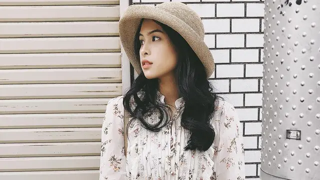 FOTO: Gaya OOTD Maudy Ayunda dengan Topi, Tampil Stylish