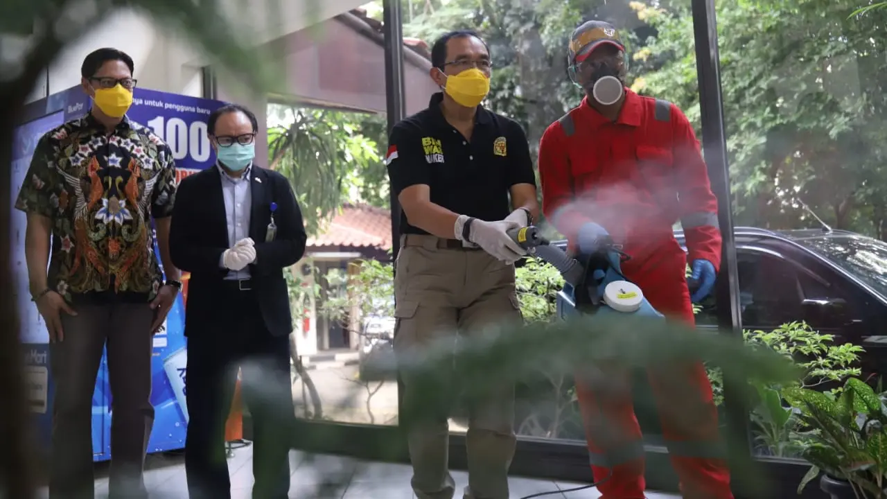 Kemnaker Ajak Dunia Usaha Berdayakan Pekerja Korban PHK untuk Penyemprotan Disinfektan