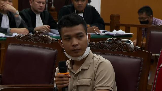 Asisten rumah tangga (ART) Ferdy Sambo, Diryanto, saat bersaksi di PN Jakarta Selatan, Kamis (3/11/2022)