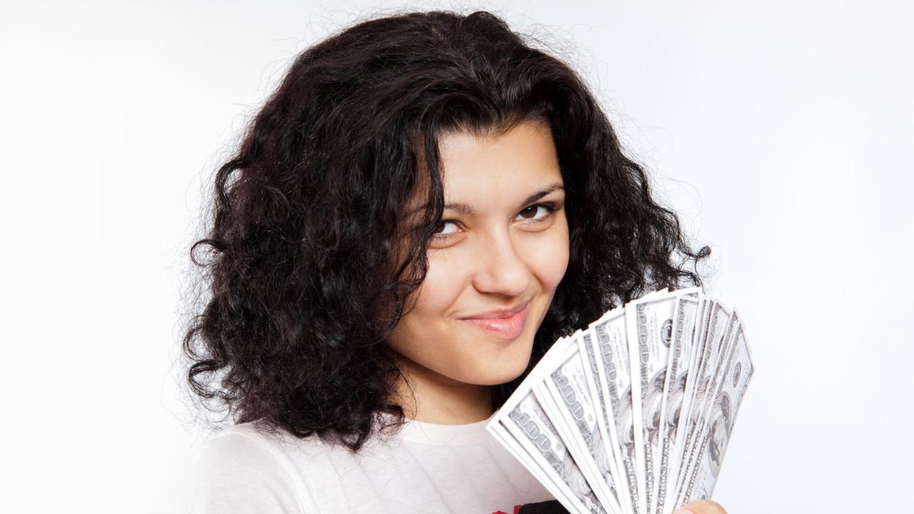 [Bintang] Bukan Hemat, Memang Dasarnya 5 Zodiak Ini Pelit!