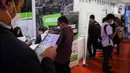 Sekitar 100 perusahaan nasional ikut menawarkan berbagai macam posisi pekerjaan dari berbagai sektor bagi pelamar kerja. (Liputan6.com/Faizal Fanani)