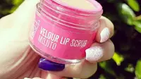 Seorang makeup artist, Jeffree Star, baru saja merilis produk lip scrub yang aman dikonsumsi bahkan bagi anak-anak sekali pun. (Foto: Instagram/@jeffreestarcosmetics)