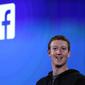Tawa Mark Zuckerberg sebelum dirundung masalah pencurian data pengguna Facebook. (AFP/JUSTIN SILLIVAN)