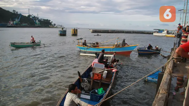 Aktivitas nelayan di pesisir Kota Gorontalo (Foto: Arfandi Ibrahim/Liputan6.com)