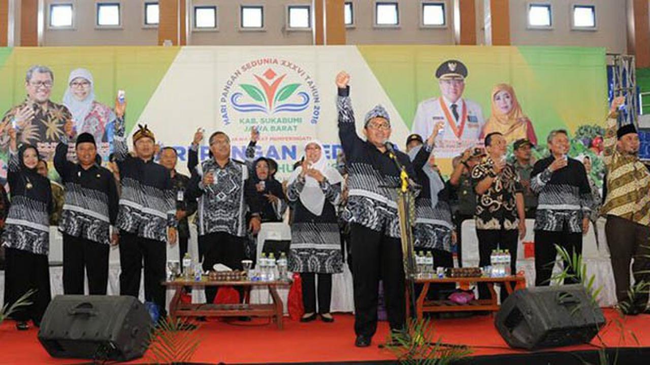 Gokil, 111 Ribu Orang Minum Susu Secara Serempak