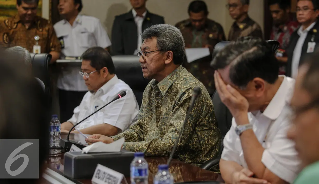 Suasana konferensi pers usai MoU antara Kantor Staf Presiden dan BPKP, Jakarta, Jumat (10/7/2015). MoU ini menjadi landasan pengawasan serta pengendalian 100 program prioritas Presiden Jokowi. (Liputan6.com/Faizal Fanani)