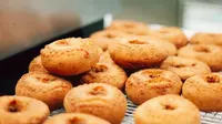 Cara Membuat Donat Pakai 1 Telur Saja, Simak 5 Resep Super Empuk Anti Gagal