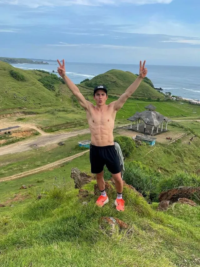 Singgah di Bandara Soekarno-Hatta, Unggahan Marc Marquez Bikin Netizen Tepok Jidat