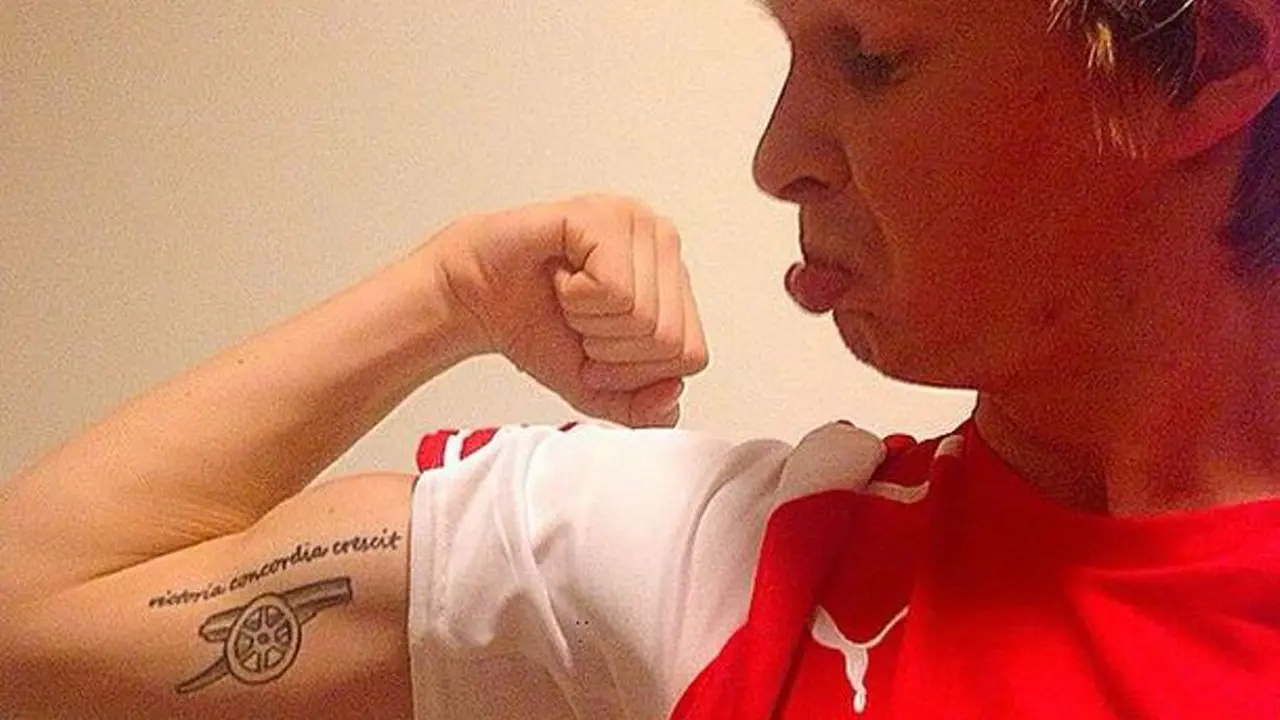 Bentuk Kecintaan The Gooners pada Arsenal Lewat Tato Keren