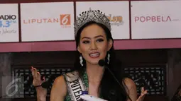 Puteri Indonesia Lingkungan 2016, Felica Hwang saat jumpa pers pemilihan Puteri Indonesia 2017 di Aula Sanono Wiwoho Mangunsarkoro, Menteng, Jakarta, Selasa (21/3). (Liputan6.com/Herman Zakharia)