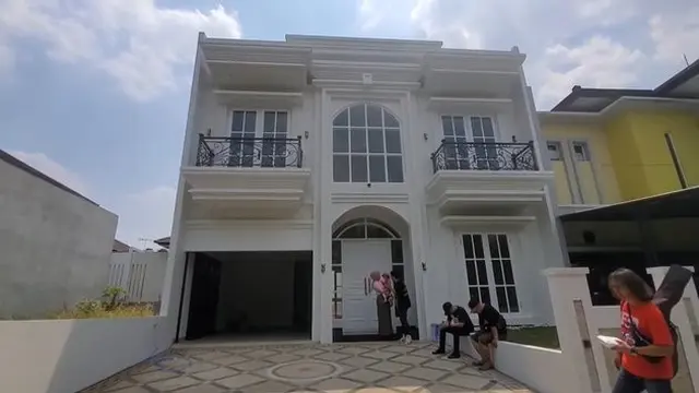 Dapat Hadiah, Ini 8 Potret Rumah Baru Aldi Taher yang Mewah