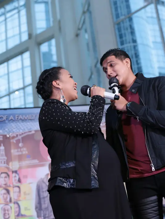 Pastinya kurang lengkap jika film Raksasa Dari Jogja tidak punya soundtrack yang tentunya membuat para penikmat film tanah air menjadi memorable. (Adrian Putra/Bintang.com)