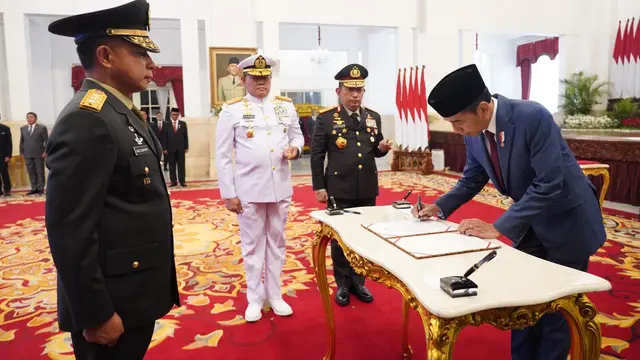 Jenderal TNI Agus Subiyanto dilantik Presiden Jokowi sebagai Kepala Staf Angkatan Darat (KSAD) di Istana Negara, Jakarta, Rabu (25/10/2023) (tniad.mil.id)